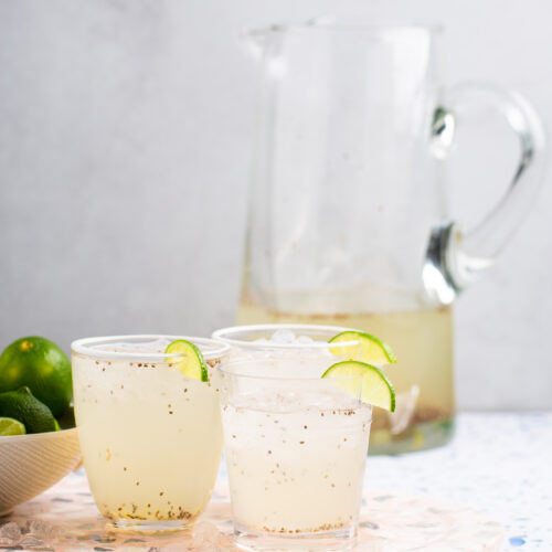 tres vasos de limonada con chia