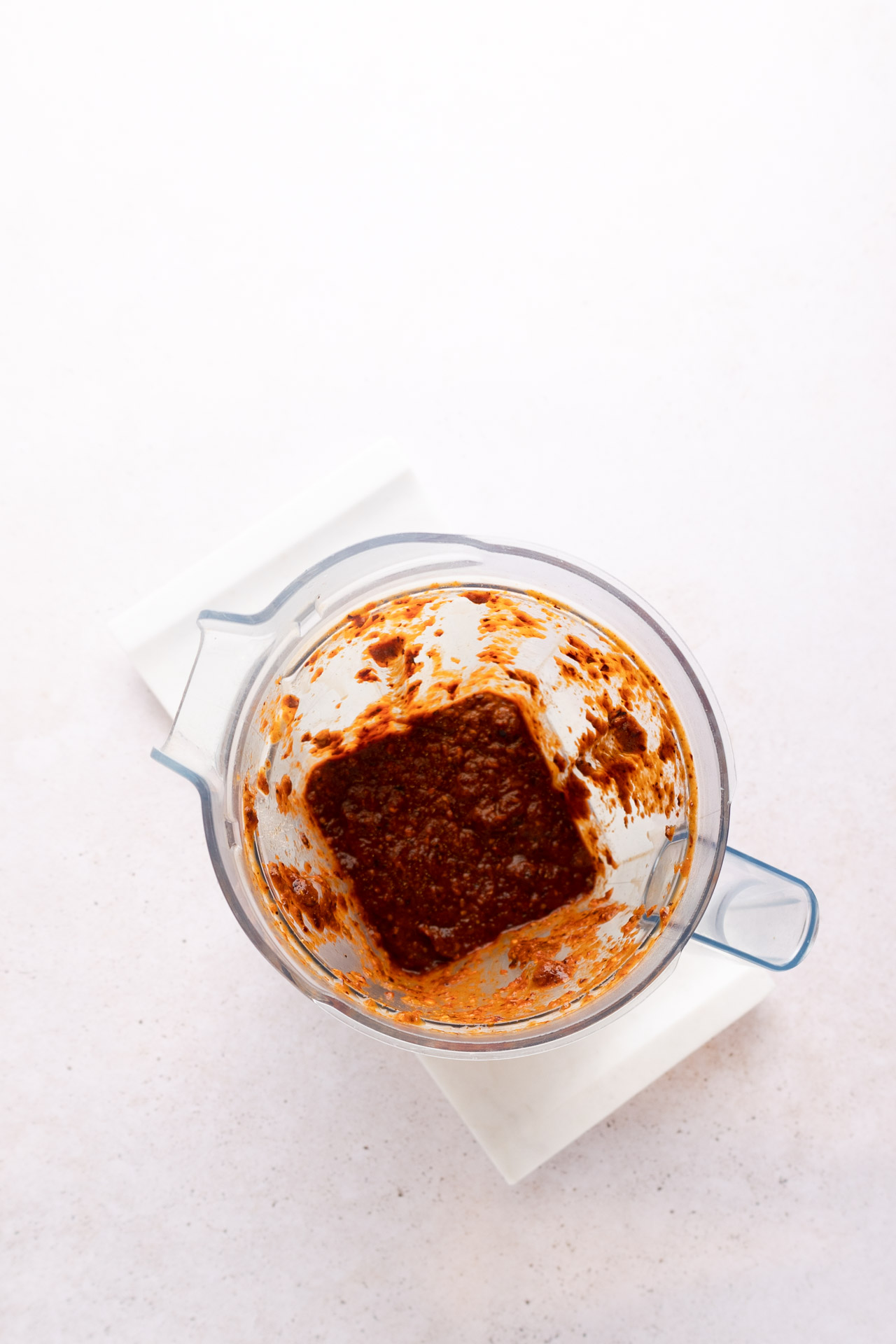 Salsa Tlaquepaque recien licuada en un tazon oscuro