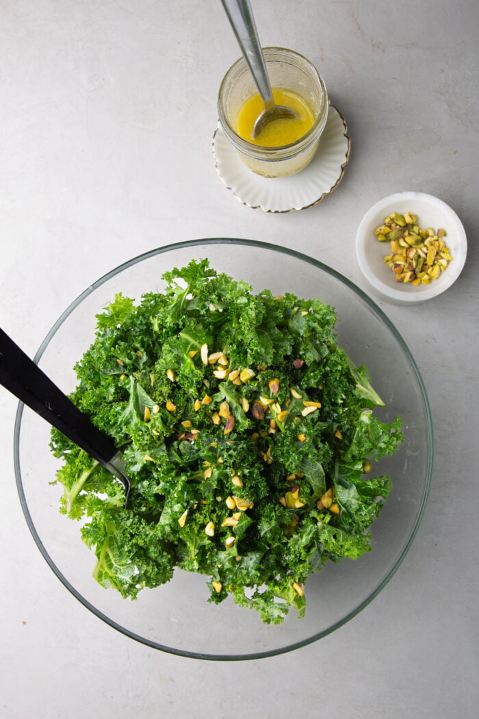 kale salad with lemon dressing 
