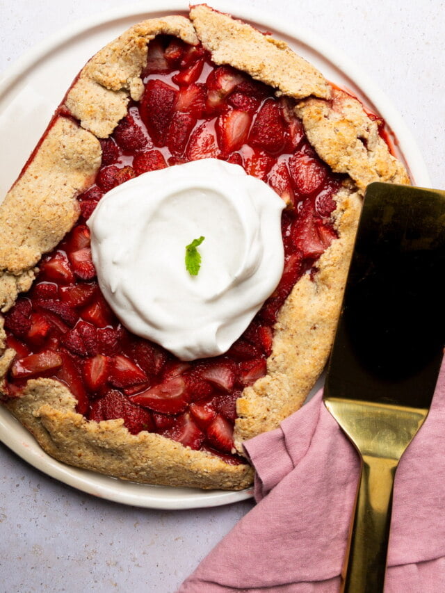 TARTA DE FRESAS CON COSTRA DE ALMENDRAS