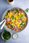 Ensalada de noodles asiatica con aderezo cremoso
